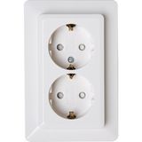 Double earthed socket outlet, with shutt