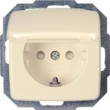 Earthed socket outlet with hinged lid an