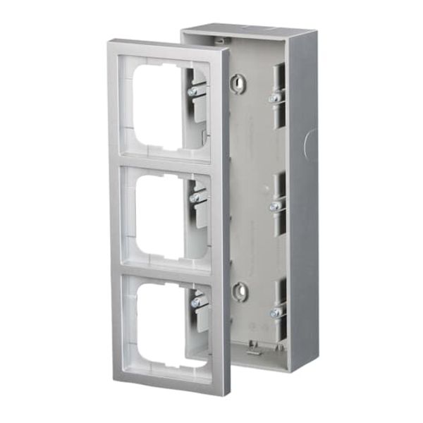 1723S80-83 Surface mounting box 3 gang Aluminium - Impressivo image 1