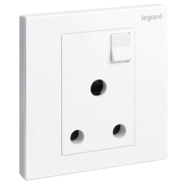 Galion - 1 gang British Standard switched single pole socket outlet - 15A - White image 1