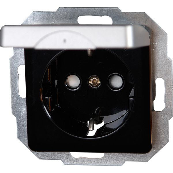 Earthed socket outlet with hinged lid an image 1