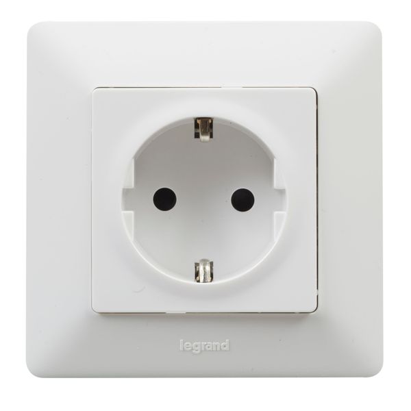 2P+E SOCKET WITH SHUTTERS AUTO WHITE VALENA LIFE image 2